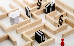 Labyrinth-aus-Regularien-und-Restriktionen-im-Projekt-min