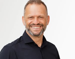 igh-consulting-hetzel-thomas_BG-var_small-ausschnitt_2-1